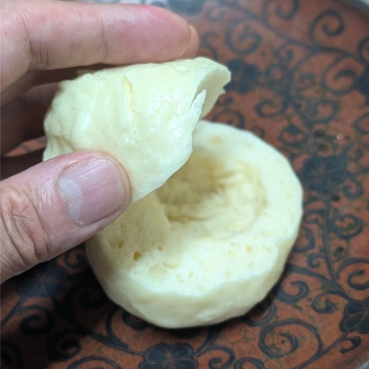 空洞にシュウマイを挟む新商品しゅうぱん